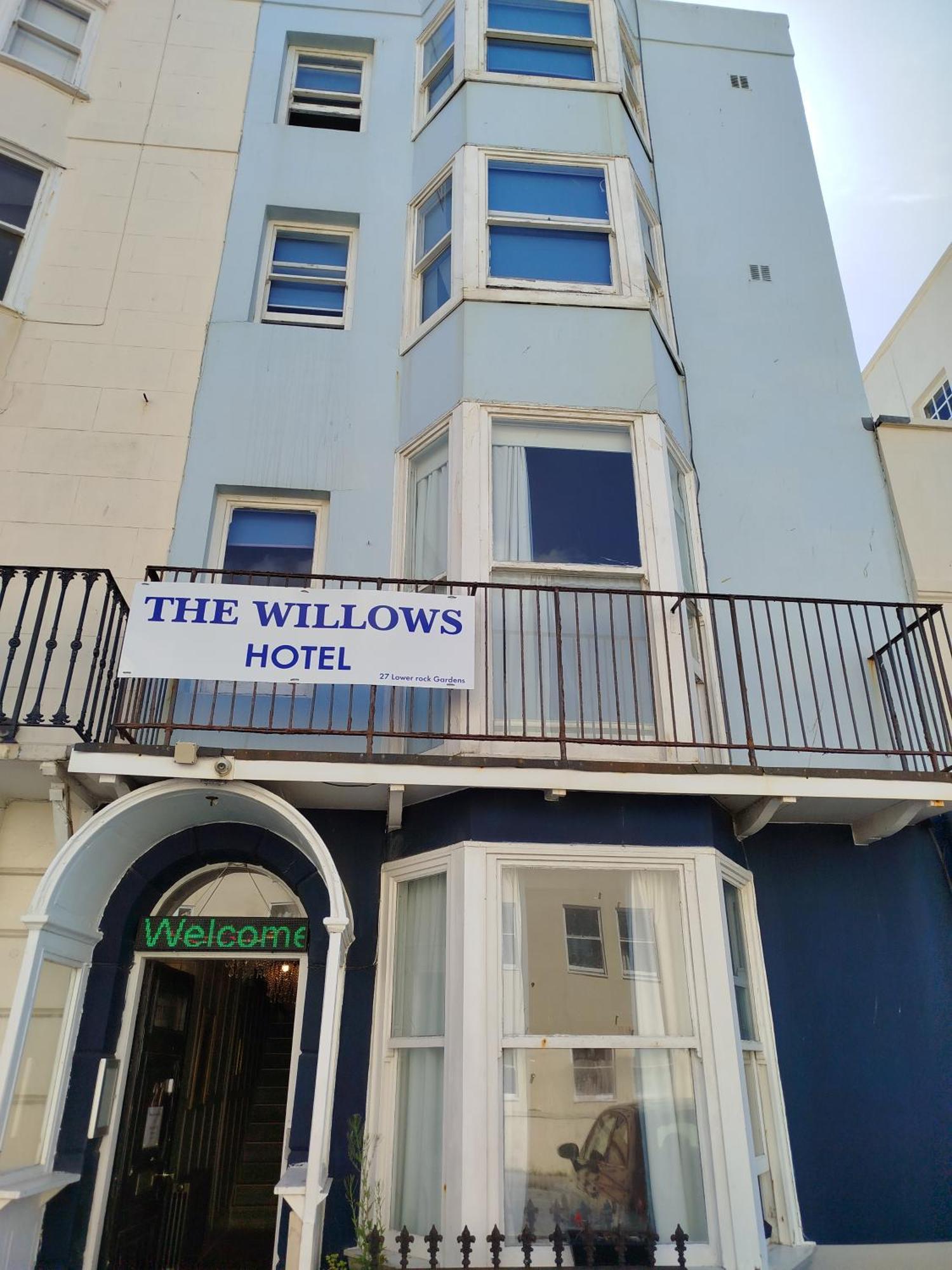 The Willows ブライトン エクステリア 写真